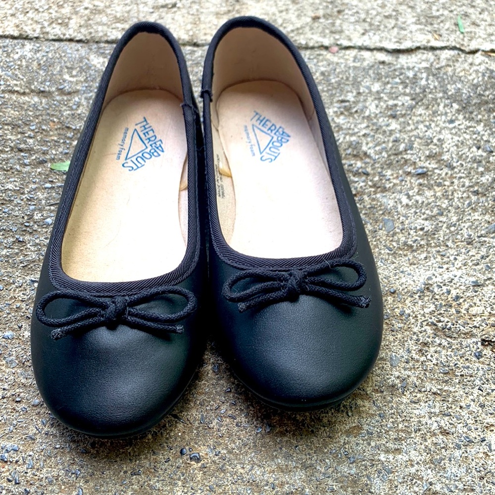 THEREABOUTS memory foam flats. Girls size 12.